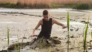 mud man neopren ful sinkinh quicksand
